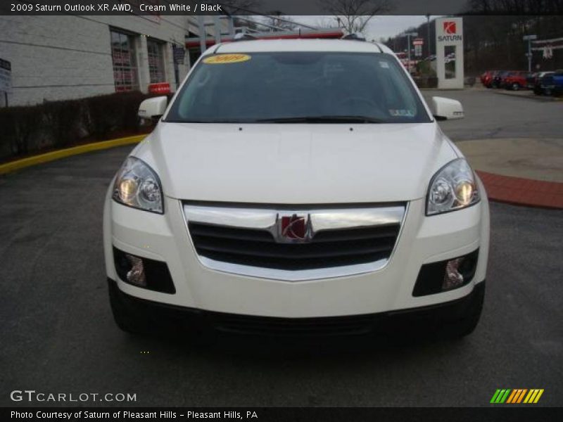 Cream White / Black 2009 Saturn Outlook XR AWD