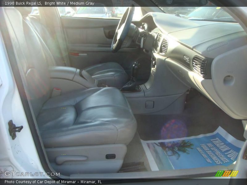 Bright White / Medium Gray 1998 Buick Regal LS