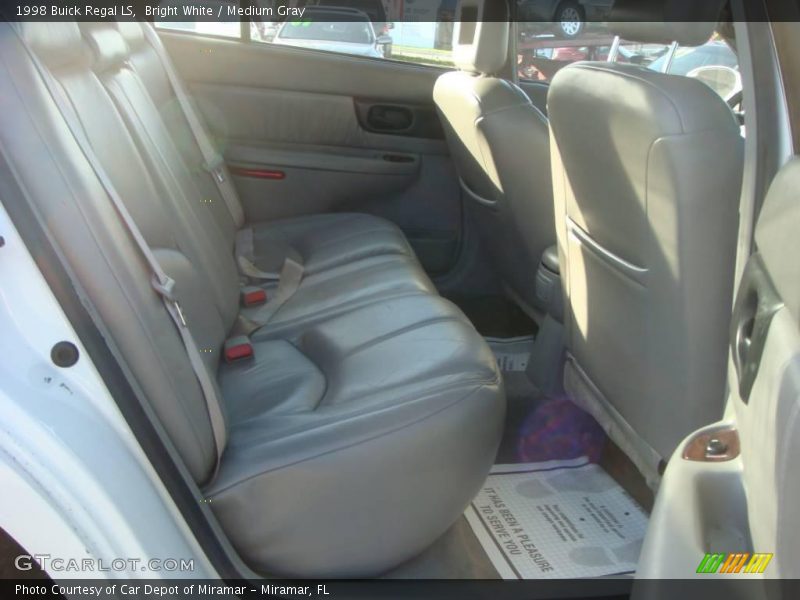 Bright White / Medium Gray 1998 Buick Regal LS