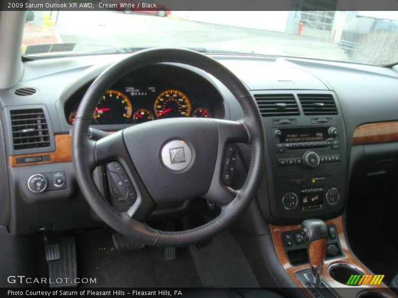 Cream White / Black 2009 Saturn Outlook XR AWD