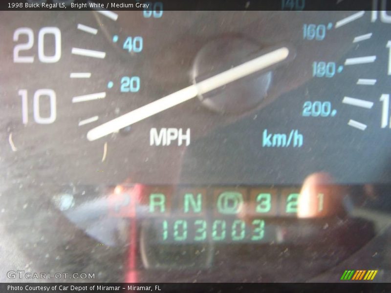 Bright White / Medium Gray 1998 Buick Regal LS