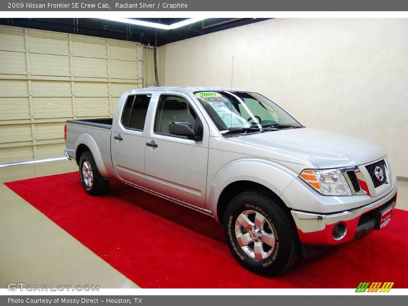 Radiant Silver / Graphite 2009 Nissan Frontier SE Crew Cab