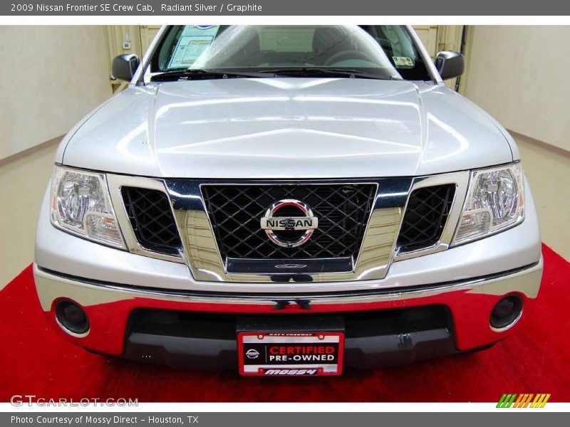 Radiant Silver / Graphite 2009 Nissan Frontier SE Crew Cab
