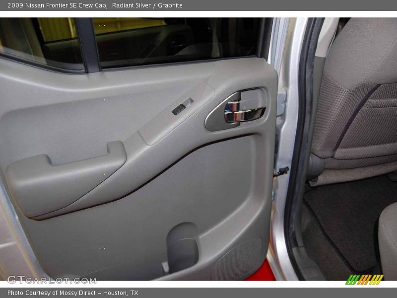 Radiant Silver / Graphite 2009 Nissan Frontier SE Crew Cab