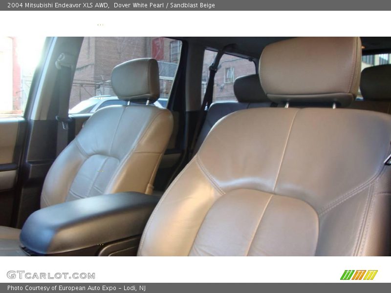 Dover White Pearl / Sandblast Beige 2004 Mitsubishi Endeavor XLS AWD