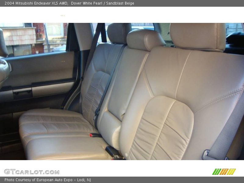 Dover White Pearl / Sandblast Beige 2004 Mitsubishi Endeavor XLS AWD