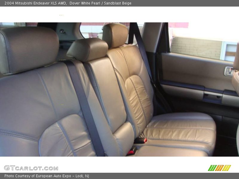 Dover White Pearl / Sandblast Beige 2004 Mitsubishi Endeavor XLS AWD
