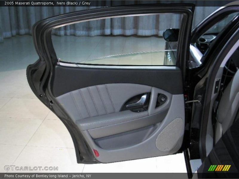 Nero (Black) / Grey 2005 Maserati Quattroporte