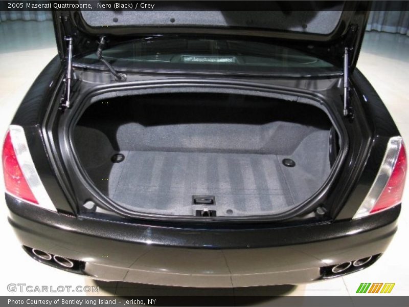 Nero (Black) / Grey 2005 Maserati Quattroporte