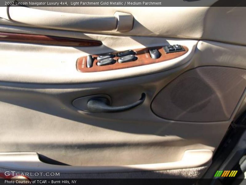 Light Parchment Gold Metallic / Medium Parchment 2002 Lincoln Navigator Luxury 4x4