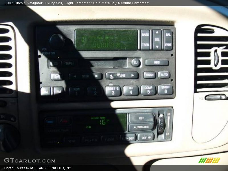 Light Parchment Gold Metallic / Medium Parchment 2002 Lincoln Navigator Luxury 4x4