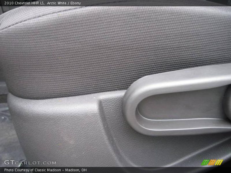 Arctic White / Ebony 2010 Chevrolet HHR LS