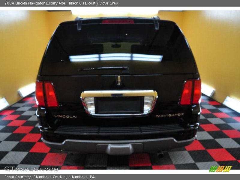 Black Clearcoat / Dove Grey 2004 Lincoln Navigator Luxury 4x4
