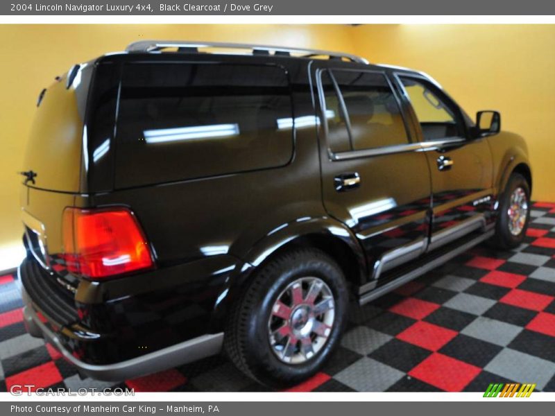 Black Clearcoat / Dove Grey 2004 Lincoln Navigator Luxury 4x4