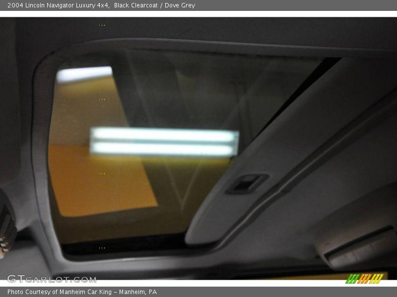 Black Clearcoat / Dove Grey 2004 Lincoln Navigator Luxury 4x4