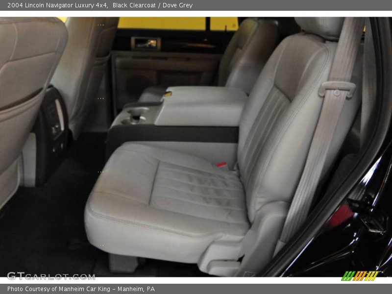 Black Clearcoat / Dove Grey 2004 Lincoln Navigator Luxury 4x4