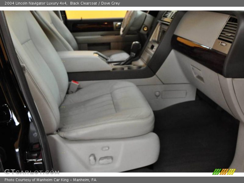 Black Clearcoat / Dove Grey 2004 Lincoln Navigator Luxury 4x4