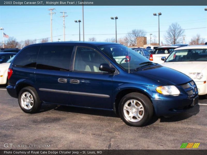 Front 3/4 View of 2003 Caravan SXT