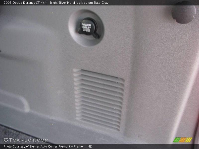 Bright Silver Metallic / Medium Slate Gray 2005 Dodge Durango ST 4x4