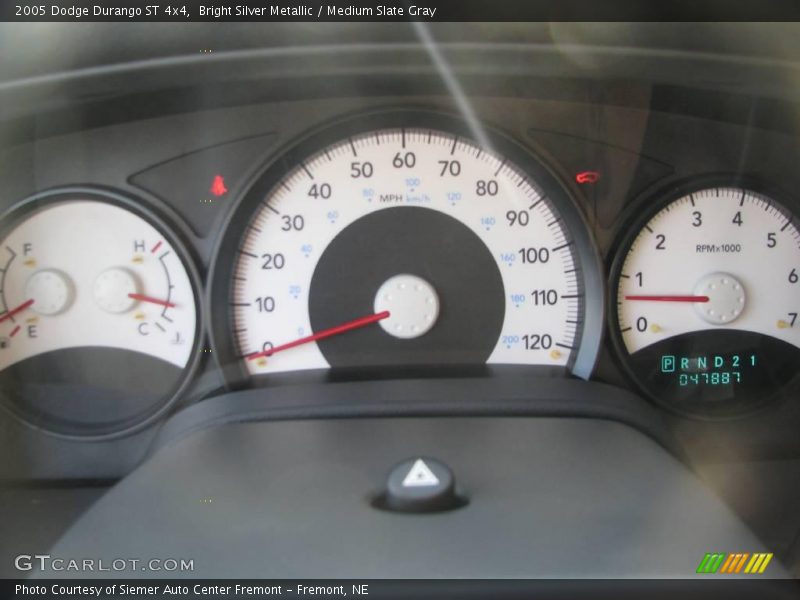 Bright Silver Metallic / Medium Slate Gray 2005 Dodge Durango ST 4x4