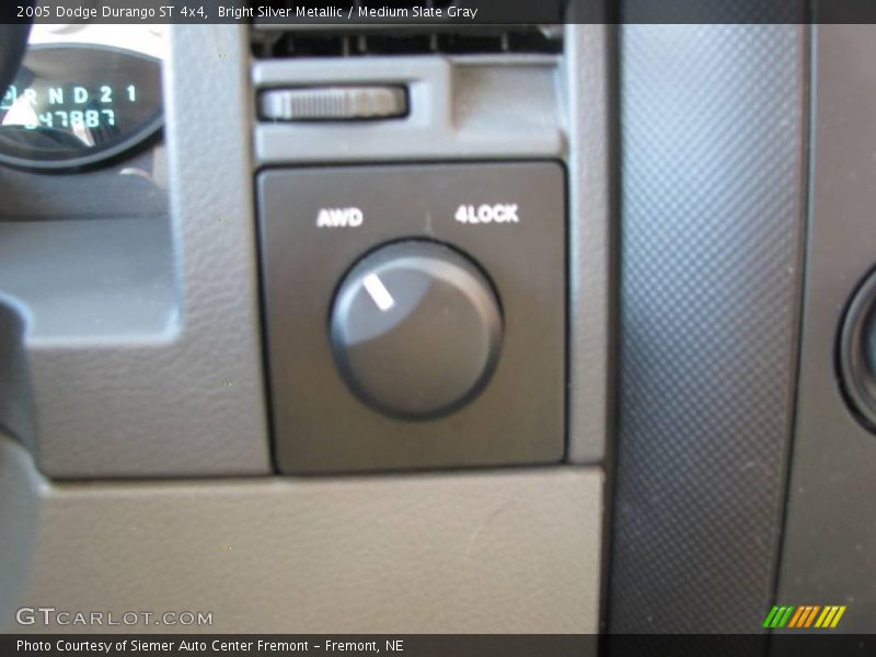 Bright Silver Metallic / Medium Slate Gray 2005 Dodge Durango ST 4x4