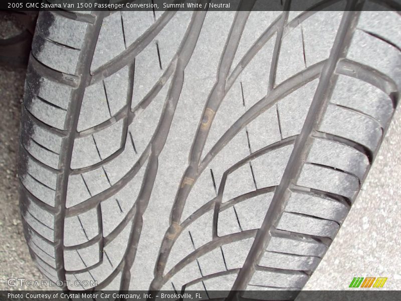 Summit White / Neutral 2005 GMC Savana Van 1500 Passenger Conversion