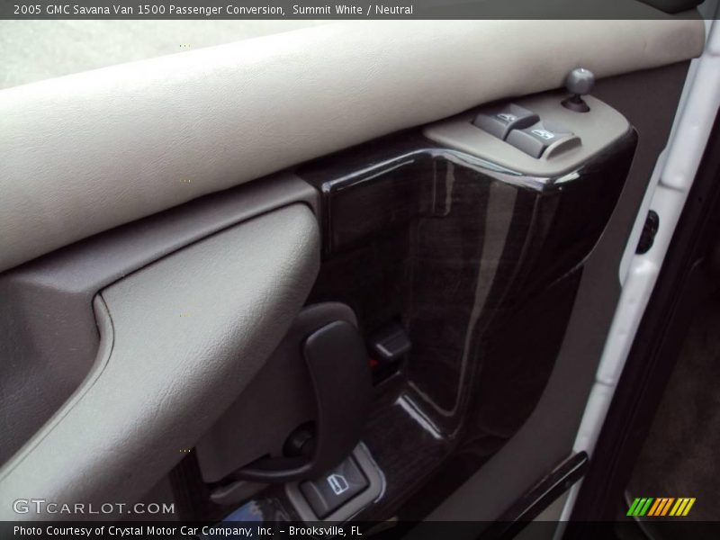 Summit White / Neutral 2005 GMC Savana Van 1500 Passenger Conversion
