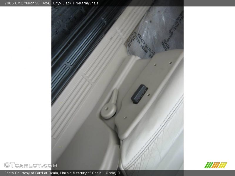 Onyx Black / Neutral/Shale 2006 GMC Yukon SLT 4x4