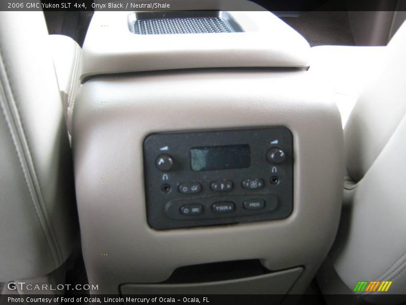 Onyx Black / Neutral/Shale 2006 GMC Yukon SLT 4x4