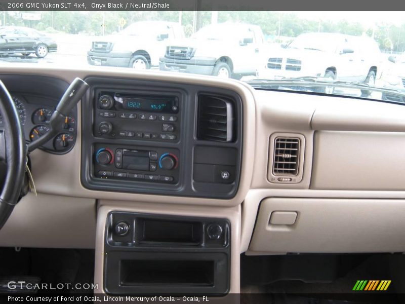 Onyx Black / Neutral/Shale 2006 GMC Yukon SLT 4x4