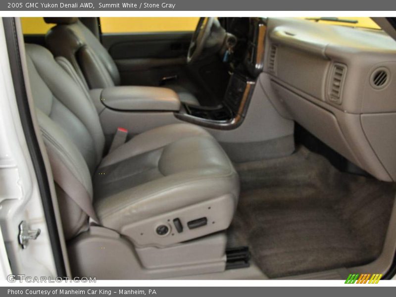 Summit White / Stone Gray 2005 GMC Yukon Denali AWD