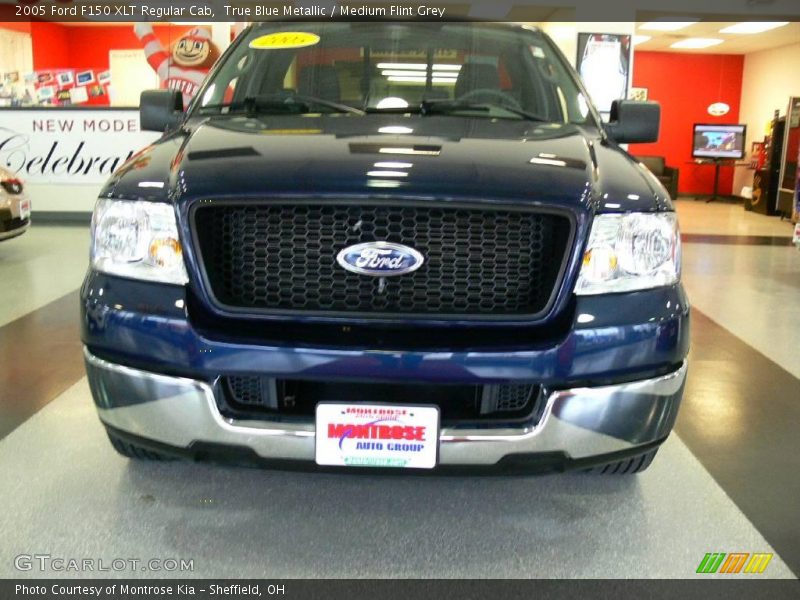 True Blue Metallic / Medium Flint Grey 2005 Ford F150 XLT Regular Cab