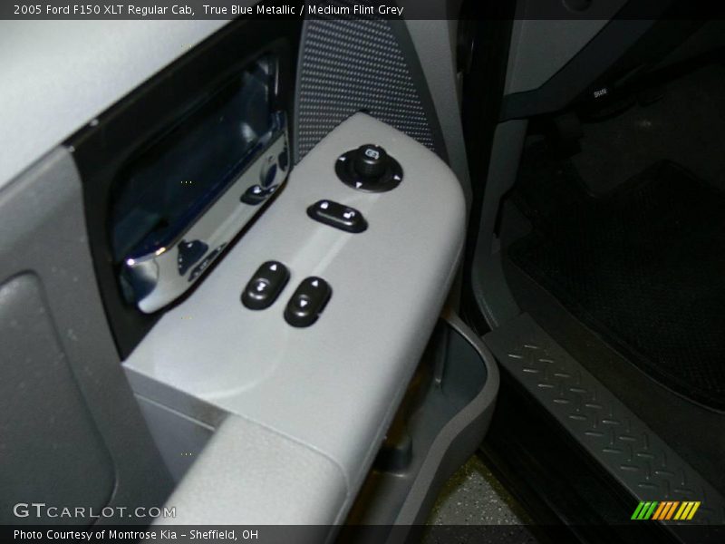 True Blue Metallic / Medium Flint Grey 2005 Ford F150 XLT Regular Cab