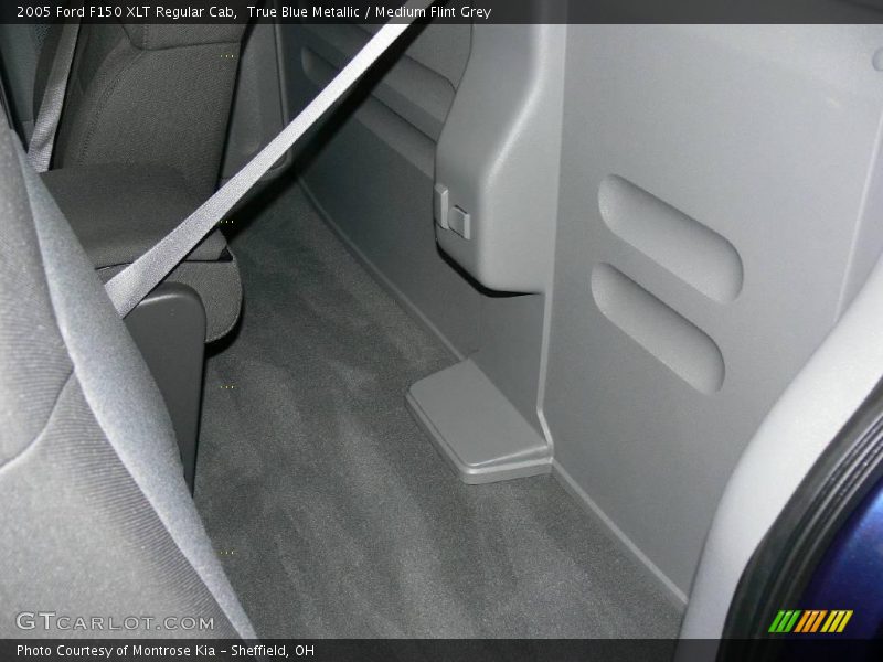 True Blue Metallic / Medium Flint Grey 2005 Ford F150 XLT Regular Cab