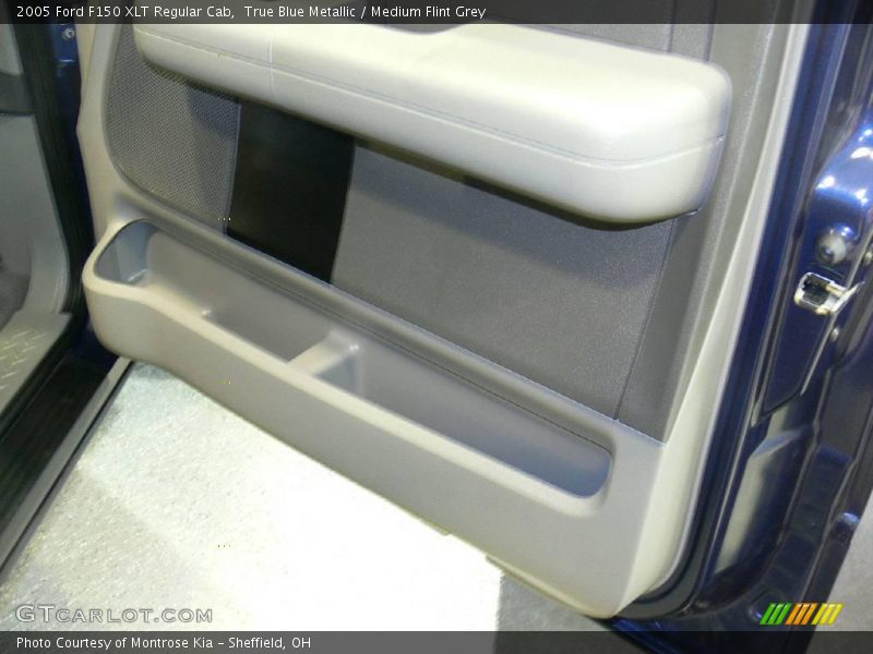 True Blue Metallic / Medium Flint Grey 2005 Ford F150 XLT Regular Cab