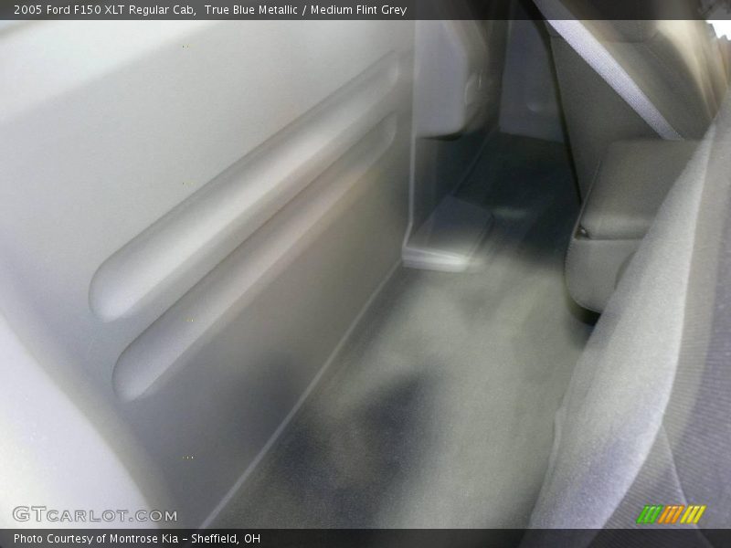 True Blue Metallic / Medium Flint Grey 2005 Ford F150 XLT Regular Cab