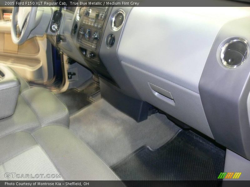 True Blue Metallic / Medium Flint Grey 2005 Ford F150 XLT Regular Cab