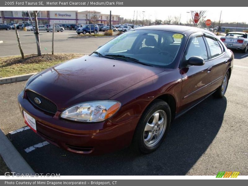 Merlot Pearl Clearcoat / Medium/Dark Flint 2005 Ford Taurus SE