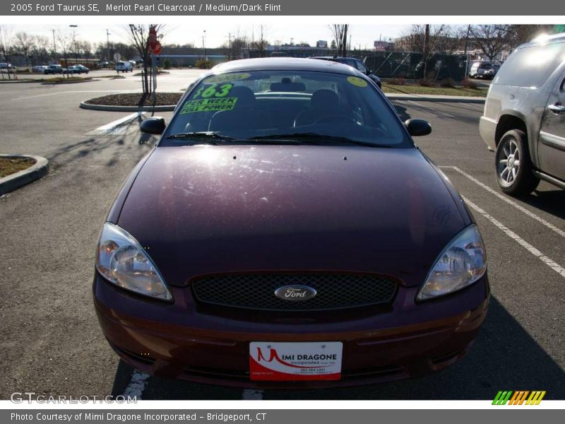 Merlot Pearl Clearcoat / Medium/Dark Flint 2005 Ford Taurus SE