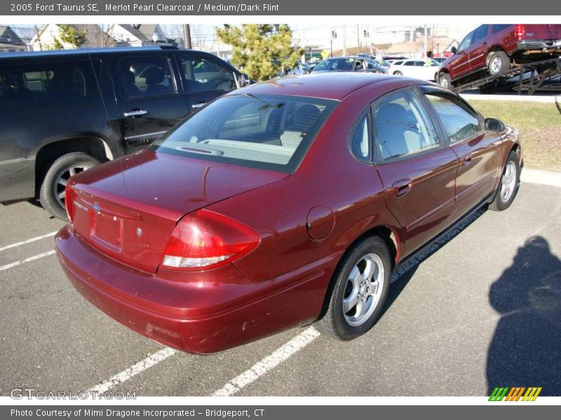 Merlot Pearl Clearcoat / Medium/Dark Flint 2005 Ford Taurus SE