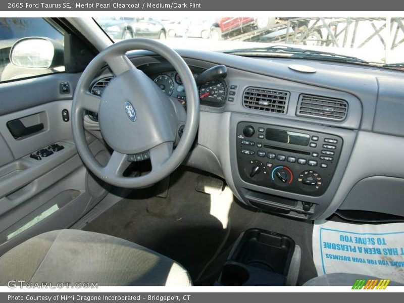 Merlot Pearl Clearcoat / Medium/Dark Flint 2005 Ford Taurus SE