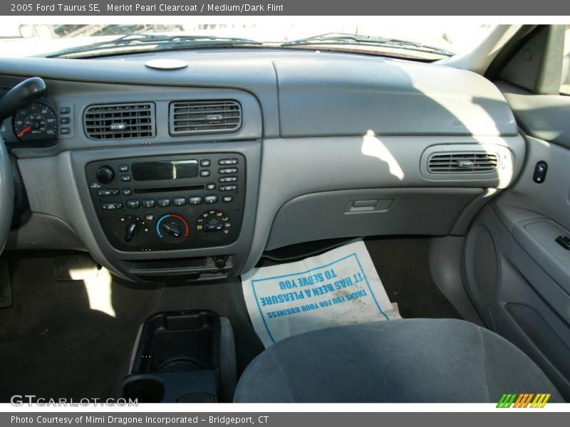 Merlot Pearl Clearcoat / Medium/Dark Flint 2005 Ford Taurus SE