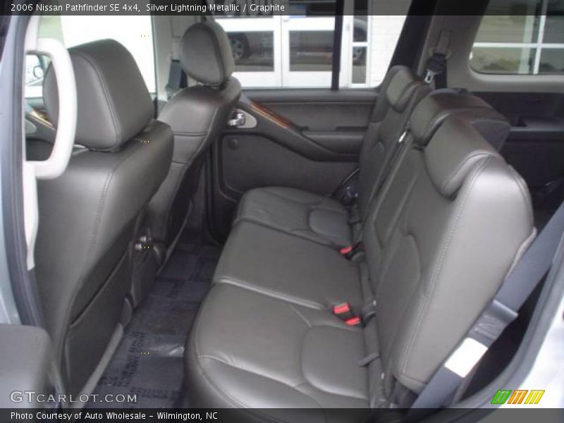 Silver Lightning Metallic / Graphite 2006 Nissan Pathfinder SE 4x4
