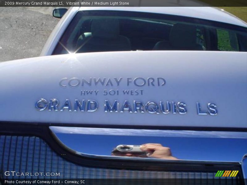 Vibrant White / Medium Light Stone 2009 Mercury Grand Marquis LS