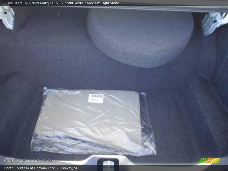 Vibrant White / Medium Light Stone 2009 Mercury Grand Marquis LS