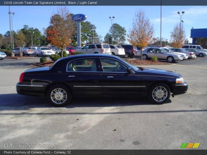 Black / Light Camel 2009 Lincoln Town Car Signature Limited