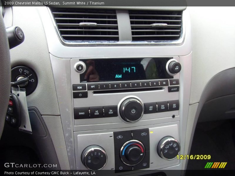 Summit White / Titanium 2009 Chevrolet Malibu LS Sedan