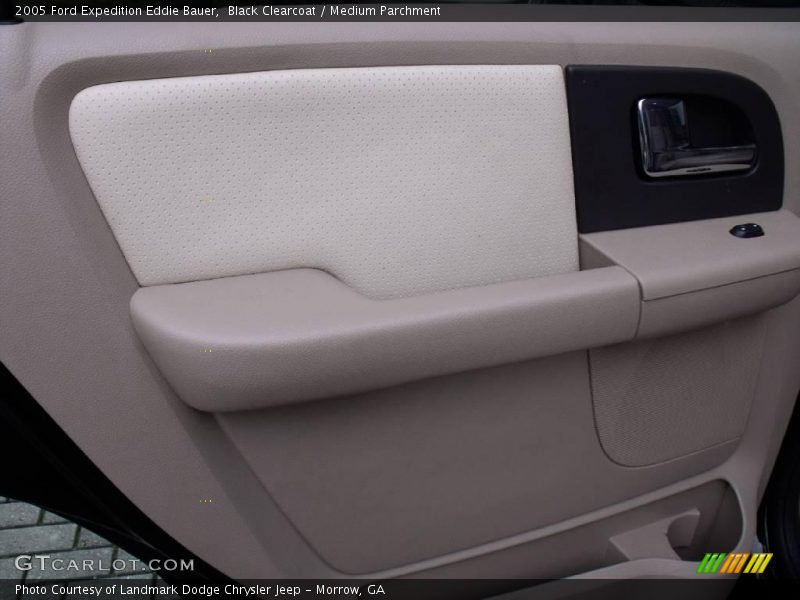 Black Clearcoat / Medium Parchment 2005 Ford Expedition Eddie Bauer
