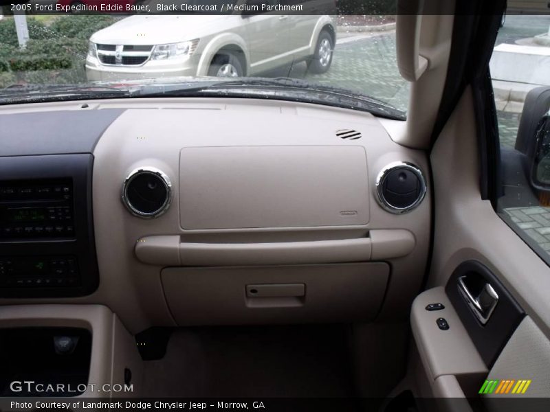 Black Clearcoat / Medium Parchment 2005 Ford Expedition Eddie Bauer