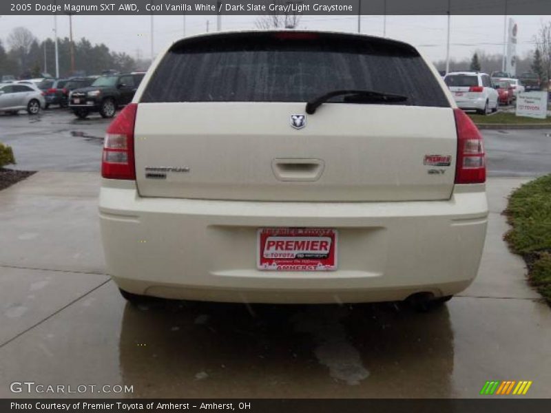 Cool Vanilla White / Dark Slate Gray/Light Graystone 2005 Dodge Magnum SXT AWD